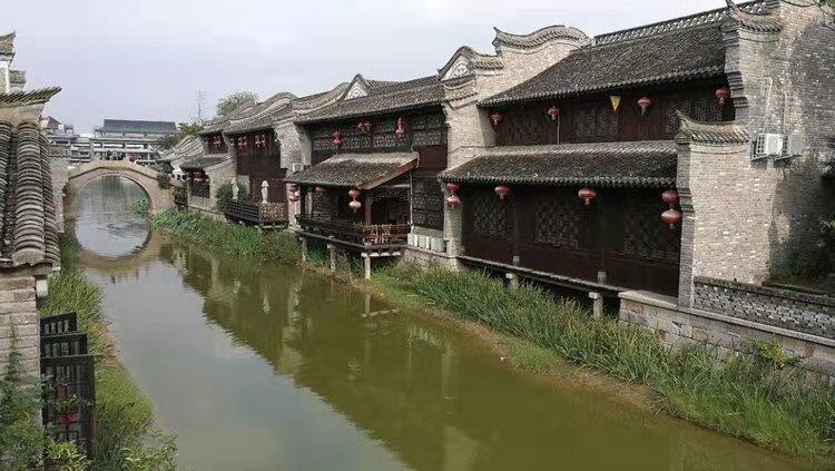 廖凡在娱乐圈里不红,是因为他正在另一个圈子里,风生水起